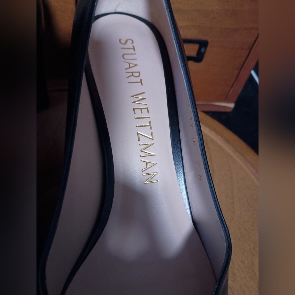 Stuart Weitzman_Black heeled shoes with gold buckle on top_9 - Picture 8 of 8